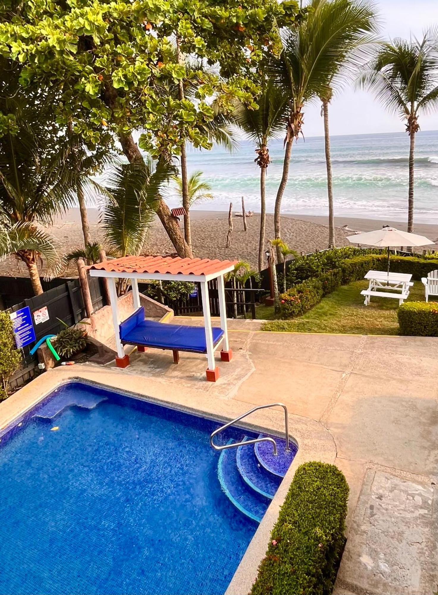 The Backyard Beachfront Hotel Jacó Exterior foto